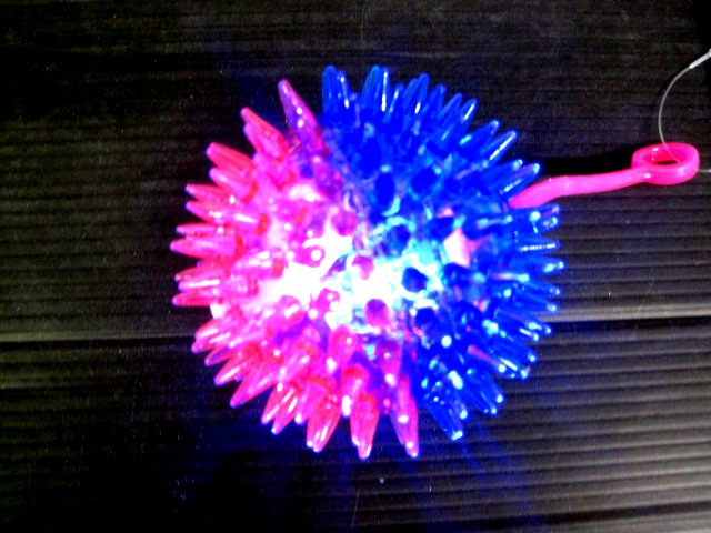 光るトゲッピーヨーヨー