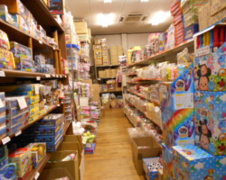 レジから先も店舗は続いておりま<br>す 6-しゃぼん玉棚からスナック棚